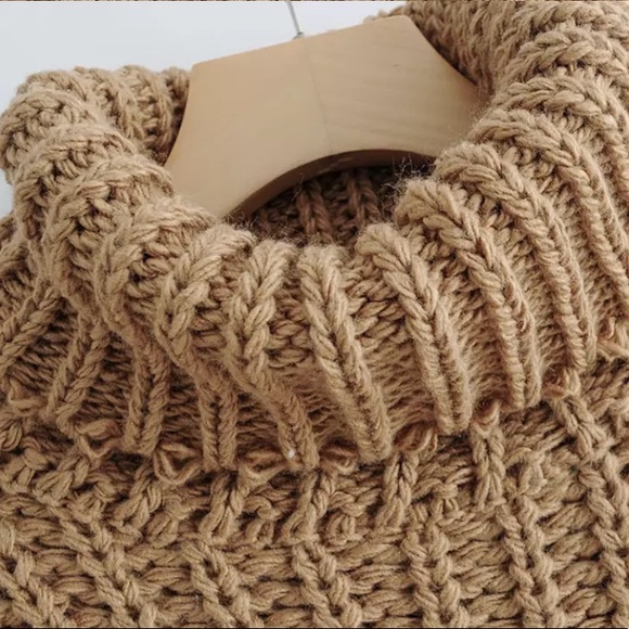 Chunky Camel Knit Turtleneck Pullover Sweater - Picture 5 of 6